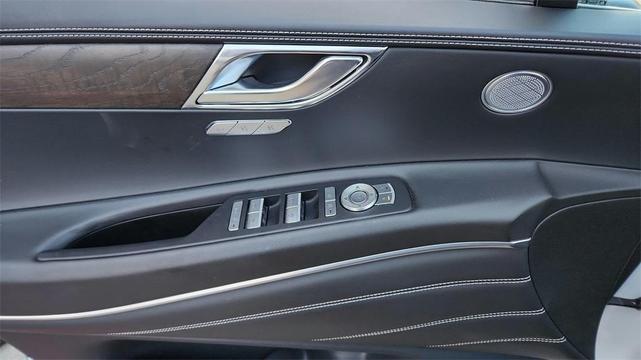 Photo of 2024 Alta White Genesis GV80