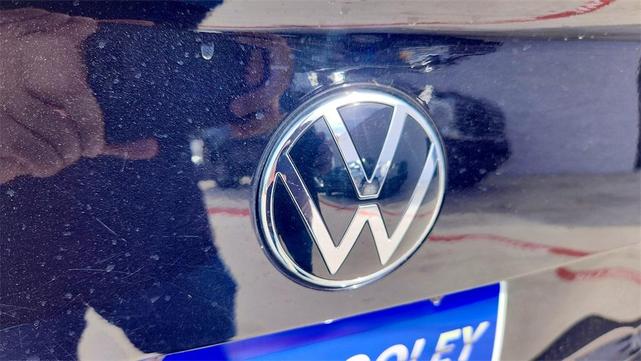 Photo of 2023 Deep Black Pearl Effect Volkswagen Jetta