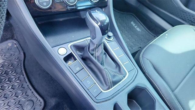 Photo of 2023 Deep Black Pearl Effect Volkswagen Jetta