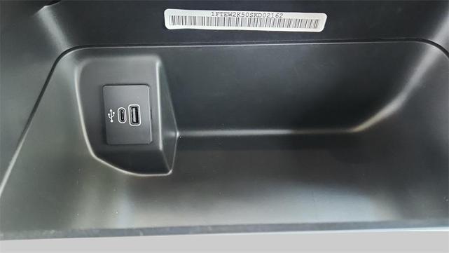 Photo of 2025 White Metallic Ford F-150