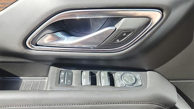 Photo of 2023 Summit White Chevrolet Suburban