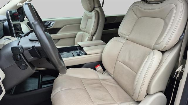 Photo of 2019 Ceramic Pearl Metallic Lincoln Navigator