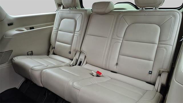 Photo of 2019 Ceramic Pearl Metallic Lincoln Navigator
