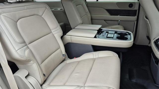 Photo of 2019 Ceramic Pearl Metallic Lincoln Navigator