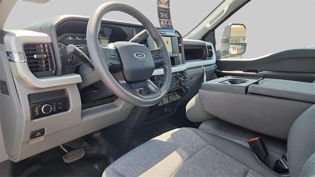 Photo of 2025 Oxford White Ford F-350