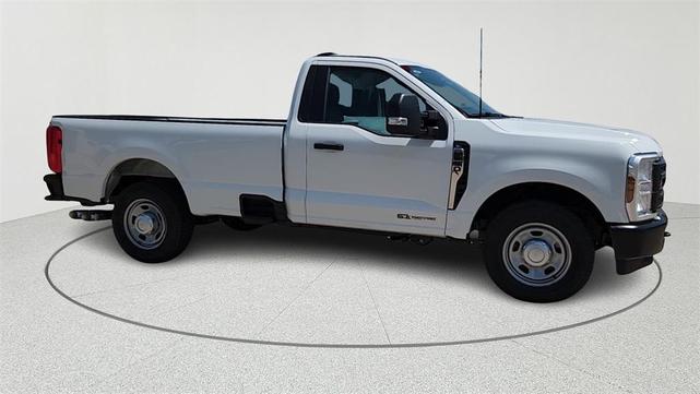 Photo of 2025 Oxford White Ford F-350