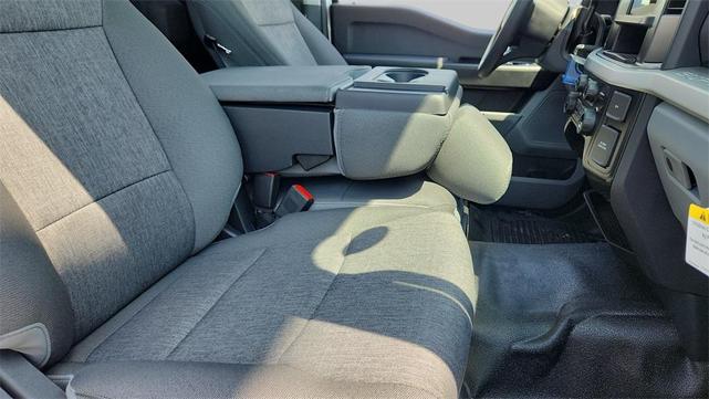 Photo of 2025 Oxford White Ford F-350