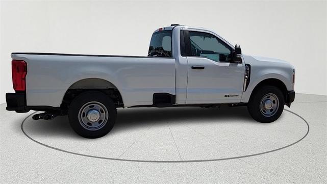 Photo of 2025 Oxford White Ford F-350