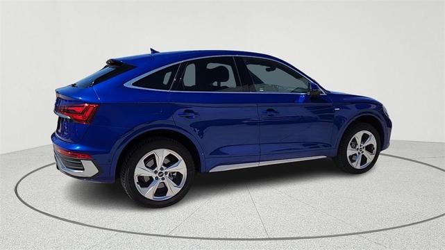 Photo of 2021 Ultra Blue Metallic Audi Q5