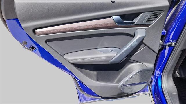 Photo of 2021 Ultra Blue Metallic Audi Q5