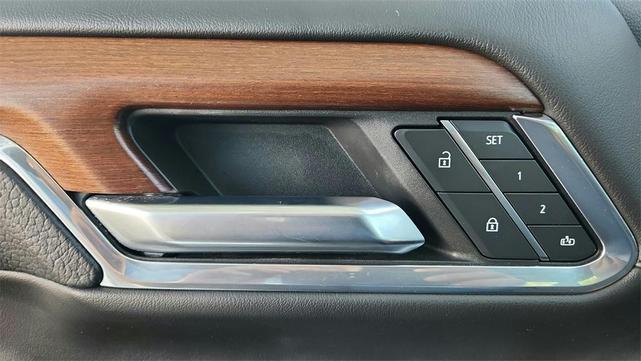 Photo of 2023 Summit White GMC Sierra 1500