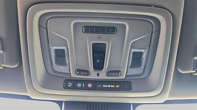 Photo of 2023 Summit White GMC Sierra 1500