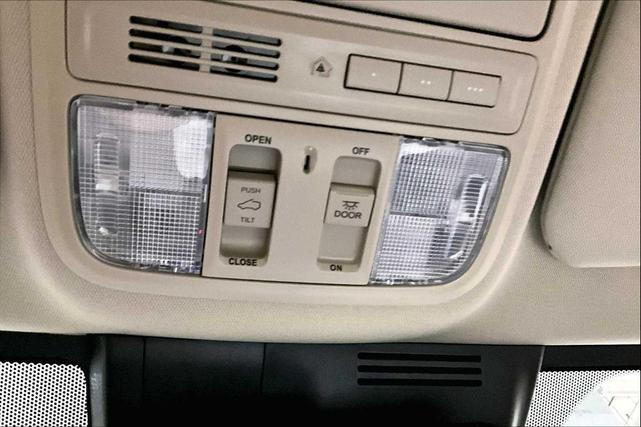 Photo of 2022 Platinum White Pearl Honda CR-V Hybrid
