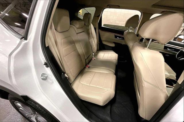 Photo of 2022 Platinum White Pearl Honda CR-V Hybrid