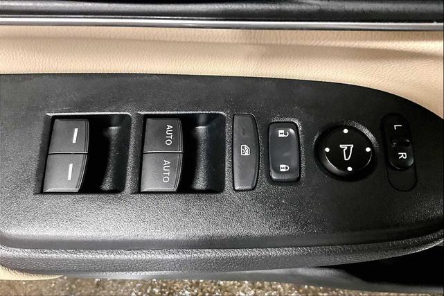 Photo of 2022 Platinum White Pearl Honda CR-V Hybrid