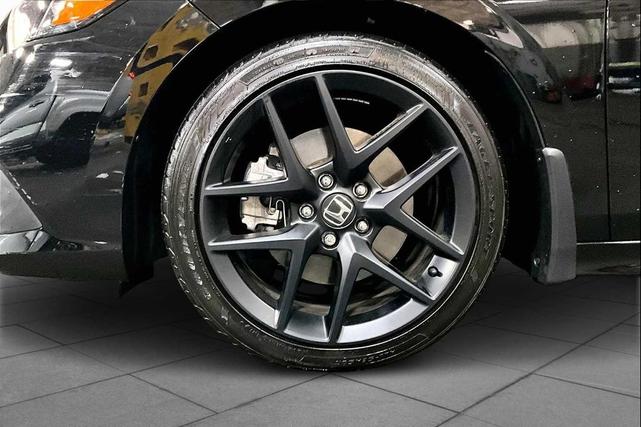 Photo of 2024 Crystal Black Pearl Honda Civic Si