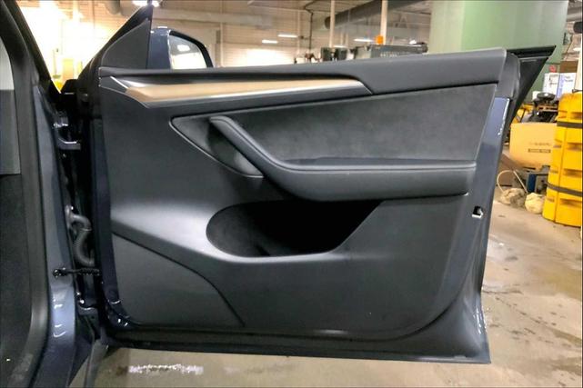 Photo of 2023 Midnight Silver Metallic Tesla Model Y