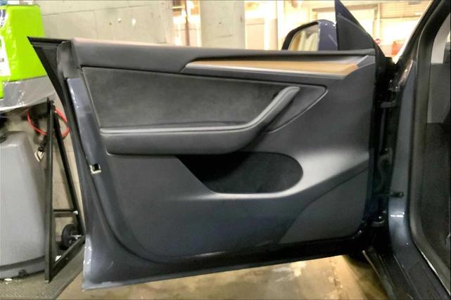 Photo of 2023 Midnight Silver Metallic Tesla Model Y