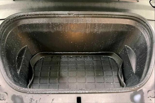 Photo of 2023 Midnight Silver Metallic Tesla Model Y