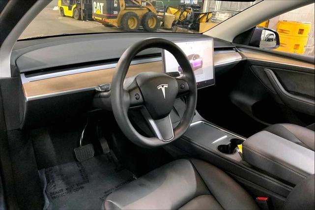 Photo of 2023 Midnight Silver Metallic Tesla Model Y