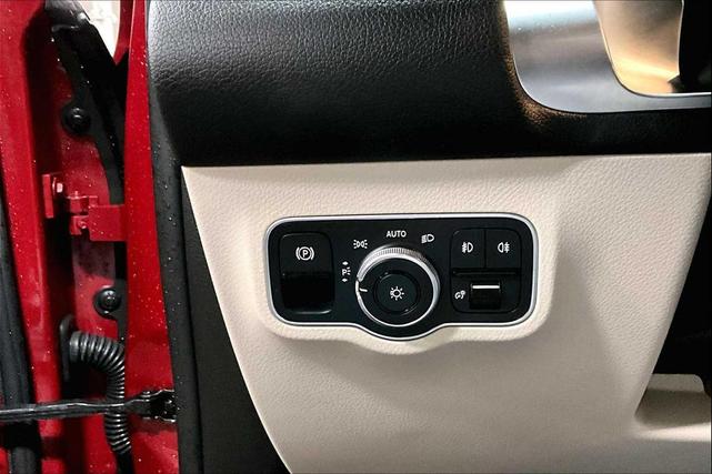 Photo of 2020 Patagonia Red Metallic Mercedes-Benz GLB 250