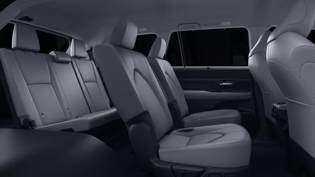 Photo of 2025 White Toyota Grand Highlander
