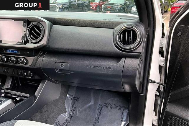 Photo of 2022 White Toyota Tacoma