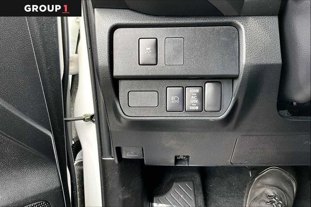 Photo of 2022 White Toyota Tacoma