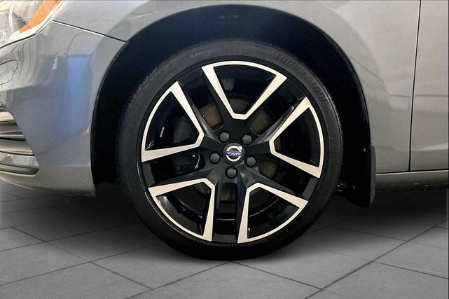 Photo of 2018 Osmium Grey Metallic Volvo V60