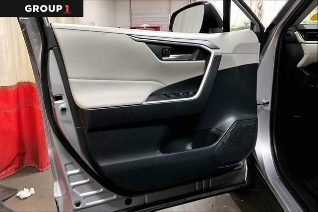 Photo of 2023 Silver Sky Metallic Toyota RAV4