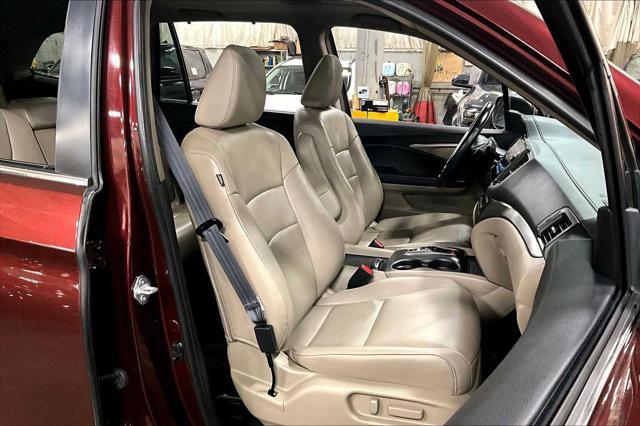 Photo of 2022 Deep Scarlet Pearl Honda Pilot