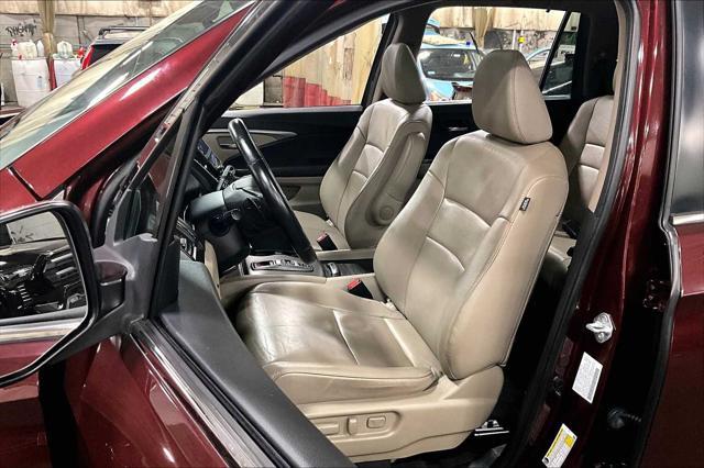Photo of 2022 Deep Scarlet Pearl Honda Pilot
