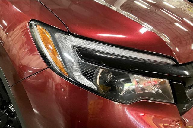 Photo of 2022 Deep Scarlet Pearl Honda Pilot