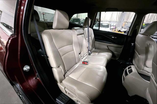 Photo of 2022 Deep Scarlet Pearl Honda Pilot