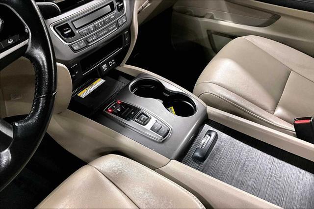 Photo of 2022 Deep Scarlet Pearl Honda Pilot