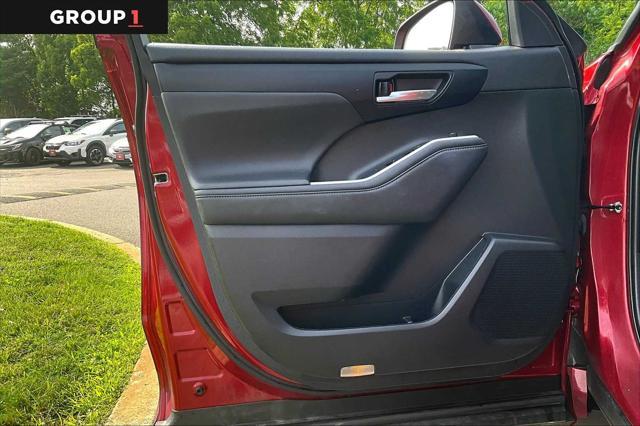 Photo of 2022 Ruby Flare Pearl Toyota Highlander