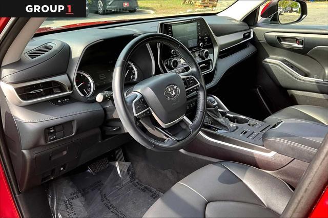 Photo of 2022 Ruby Flare Pearl Toyota Highlander