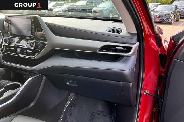 Photo of 2022 Ruby Flare Pearl Toyota Highlander