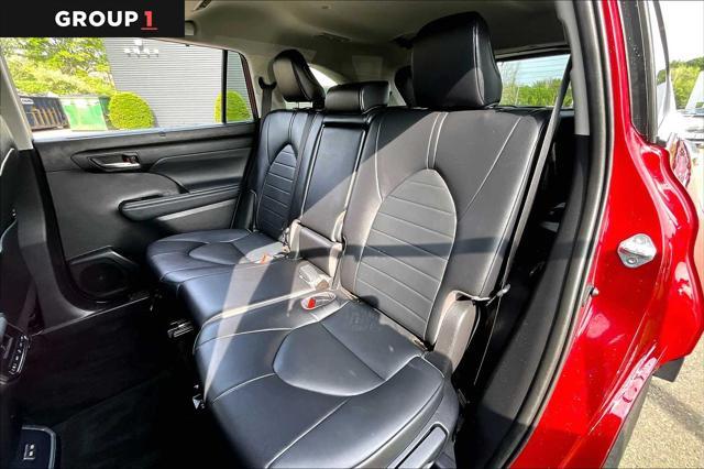 Photo of 2022 Ruby Flare Pearl Toyota Highlander