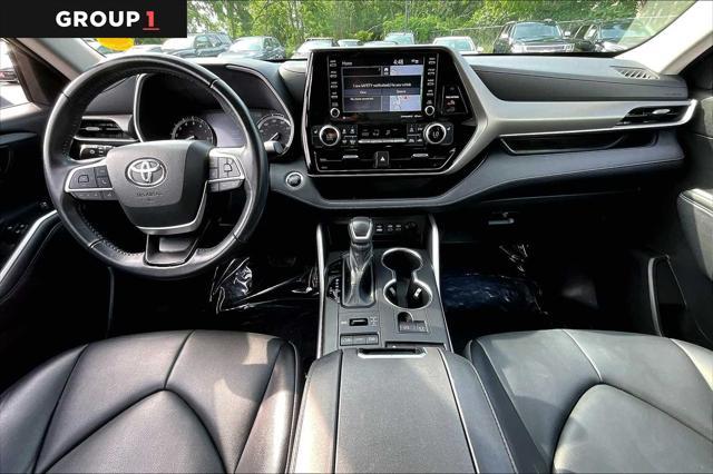 Photo of 2022 Ruby Flare Pearl Toyota Highlander