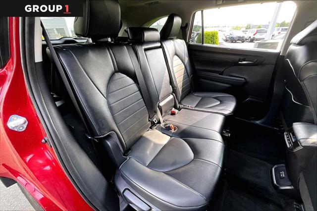 Photo of 2022 Ruby Flare Pearl Toyota Highlander