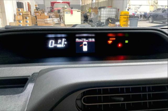 Photo of 2015 Classic Silver Metallic Toyota Prius c