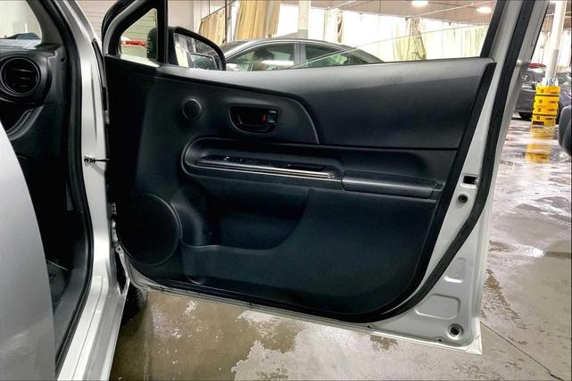 Photo of 2015 Classic Silver Metallic Toyota Prius c