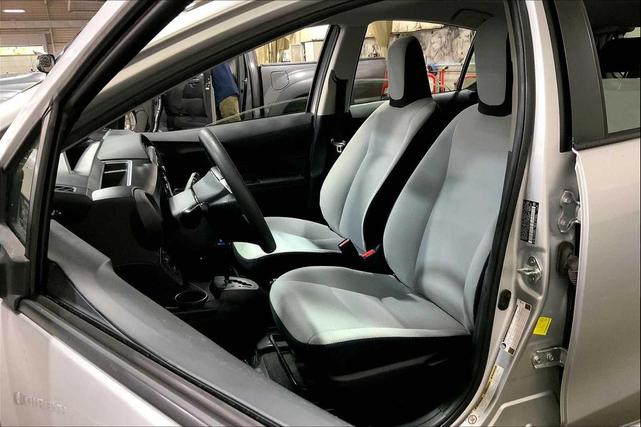 Photo of 2015 Classic Silver Metallic Toyota Prius c