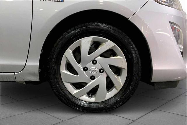 Photo of 2015 Classic Silver Metallic Toyota Prius c