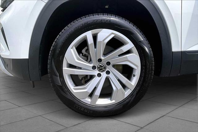 Photo of 2023 Pure White Volkswagen Atlas