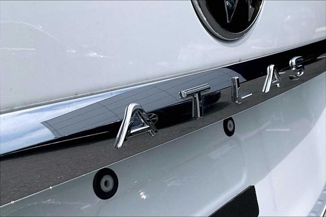Photo of 2023 Pure White Volkswagen Atlas