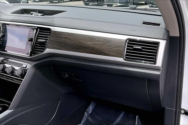 Photo of 2023 Pure White Volkswagen Atlas