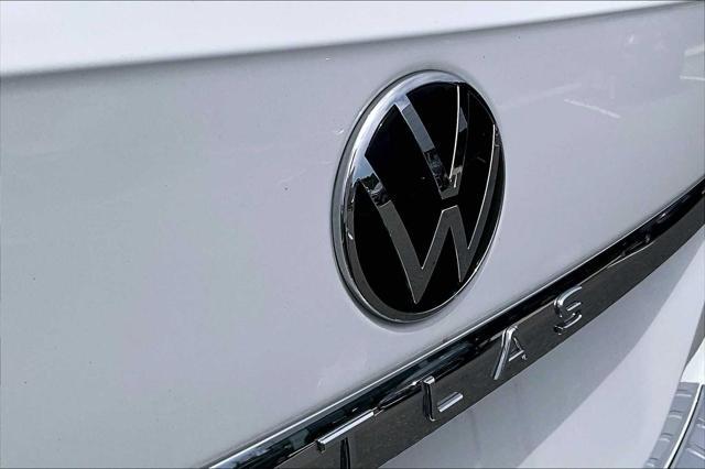 Photo of 2023 Pure White Volkswagen Atlas