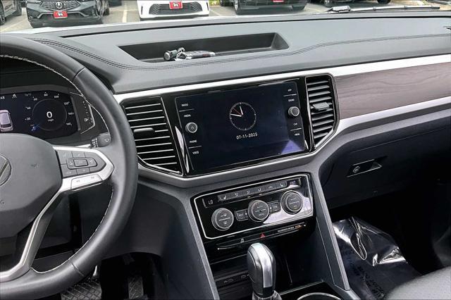 Photo of 2023 Pure White Volkswagen Atlas